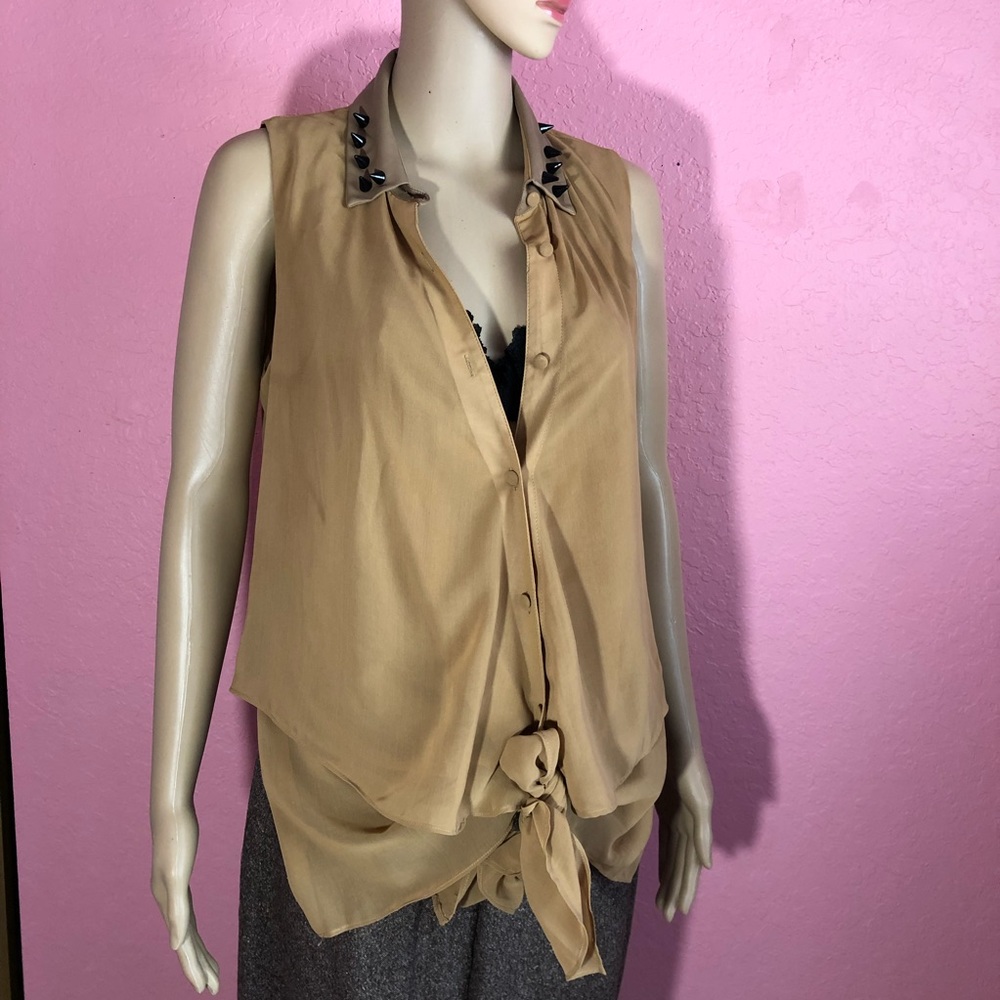 3/$15💛 Joyce studded collar tie shirt